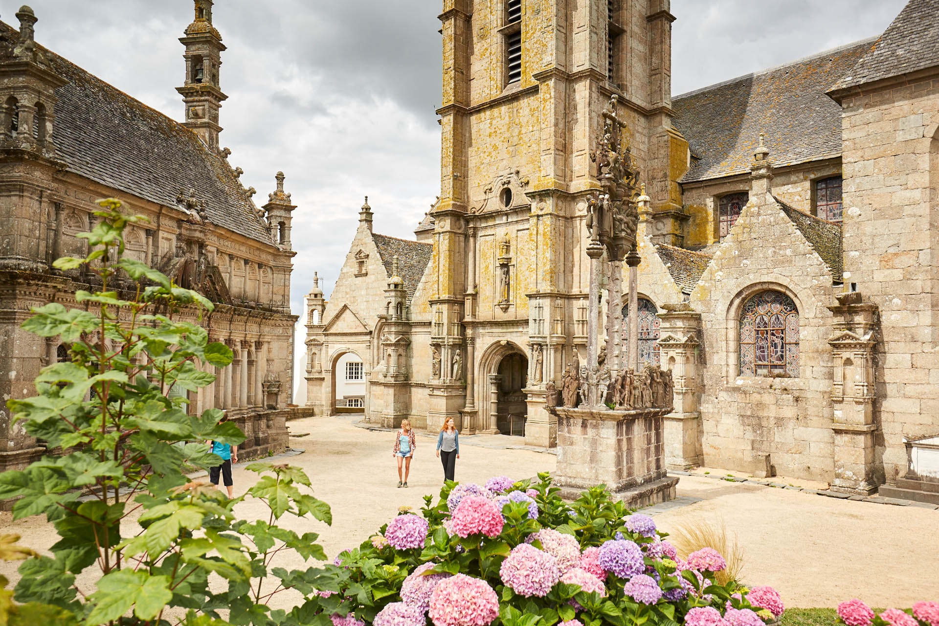 Les Enclos : churchyards of special architectural interest -