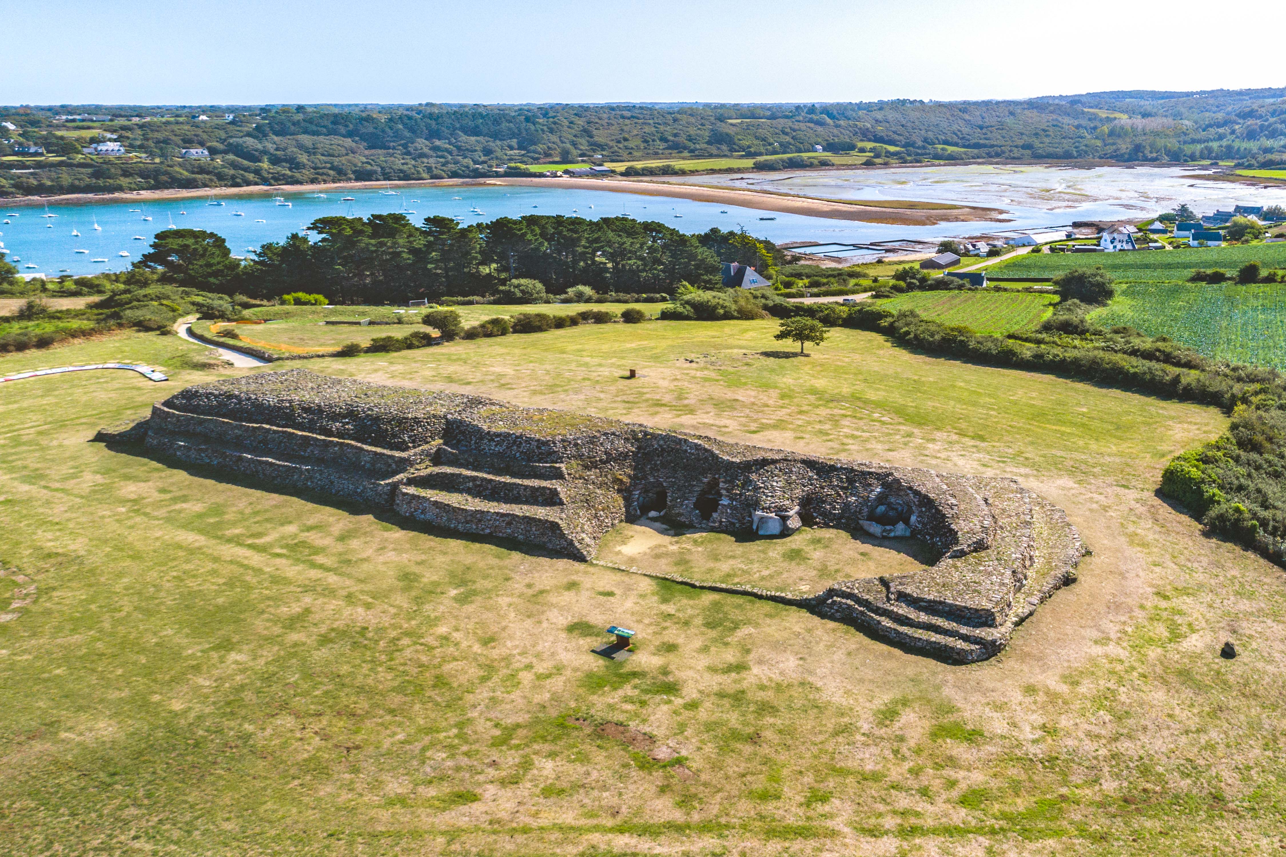 Vue panoramique du Cairn de Barnenez